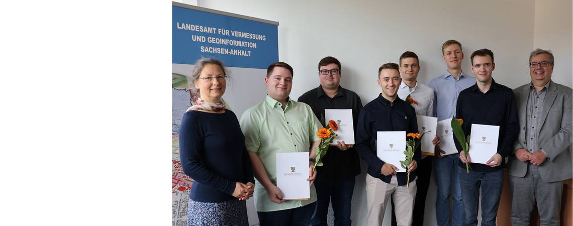 Vermessungsoberinspektoranwärter beenden erfolgreich ihren Vorbereitungsdienst Am 30. Oktober 2025 fand die feierliche Zeugnisübergabe im Landesamt für Vermessung und Geoinformation Sachsen-Anhalt statt.