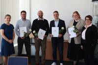 Feierliche Prüfungszeugnisübergabe an die Vermessungsoberinspektoranwärterin und -anwärter © LVermGeo Feierliche Prüfungszeugnisübergabe an die Vermessungsoberinspektoranwärterin und -anwärter