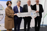 V. l. n. r.: Cordula Jäger-Bredenfeld (LVermGeo), Dr. Lydia Hüskens (MID), Michael Richter (MF), Thomas Poege (IPS)