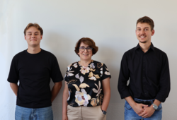 Jahrgangsbeste Absolventen der Geoinformationsstudiengänge an der Hochschule Anhalt © LVermGeo ST Von links nach rechts: Herr Falke, Frau Jäger-Bredenfeld, Herr Henschel