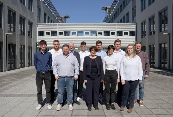 Begrüßung der Absolventen durch die Präsidentin des LVermGeo © LVermGeo Begrüßung der Absolventen durch die Präsidentin des LVermGeo