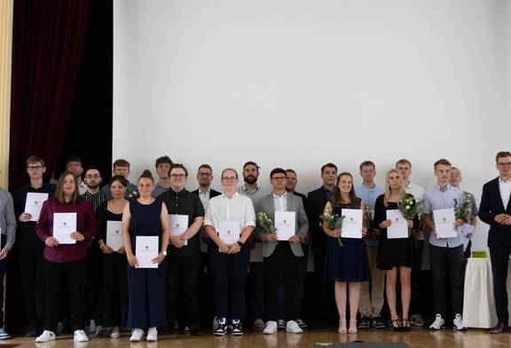 Die Absolventinnen und Absolventen der Sommerprüfung 2025 © LVermGeo ST Die Absolventinnen und Absolventen der Sommerprüfung 2025