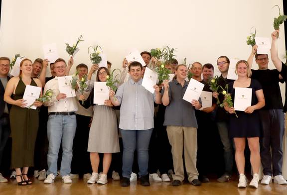 Die Absolventinnen und Absolventen der Sommerprüfung 2026 © LVermGeo ST Die Absolventinnen und Absolventen der Sommerprüfung 2026